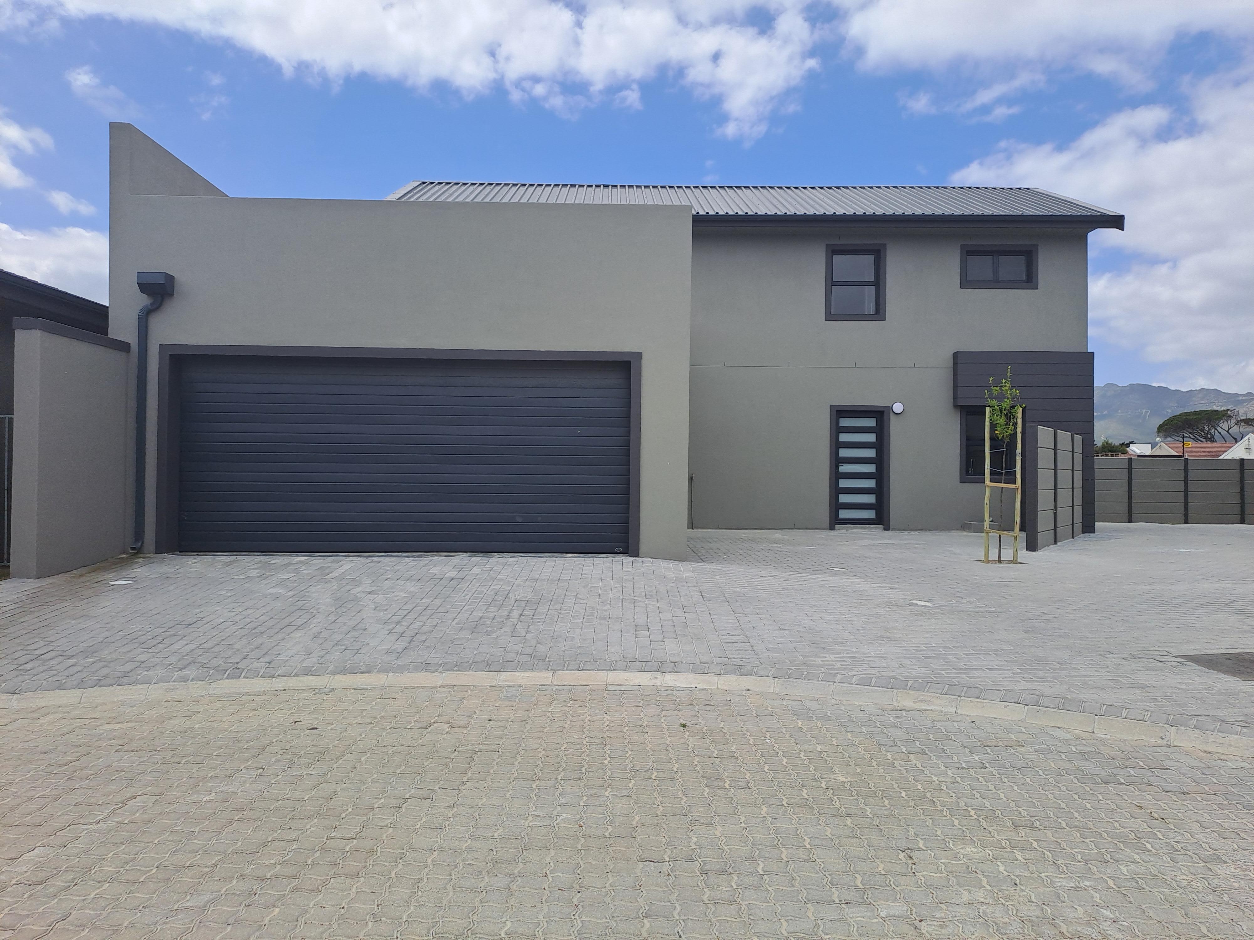 3 Bedroom Property for Sale in Sea Breeze Western Cape